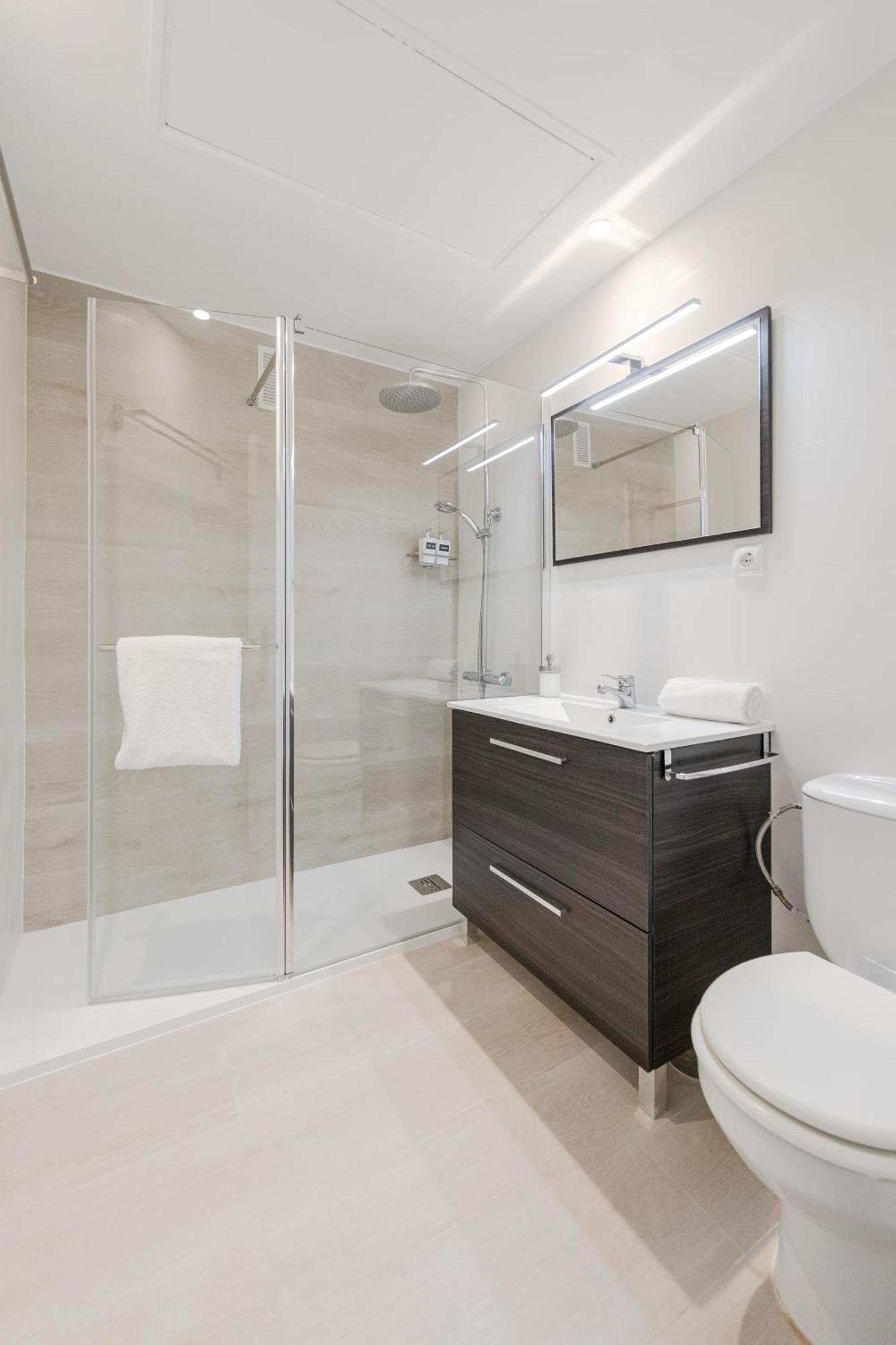 Isg Apartments Becquer Free Parking Inside The Building Seville Ngoại thất bức ảnh