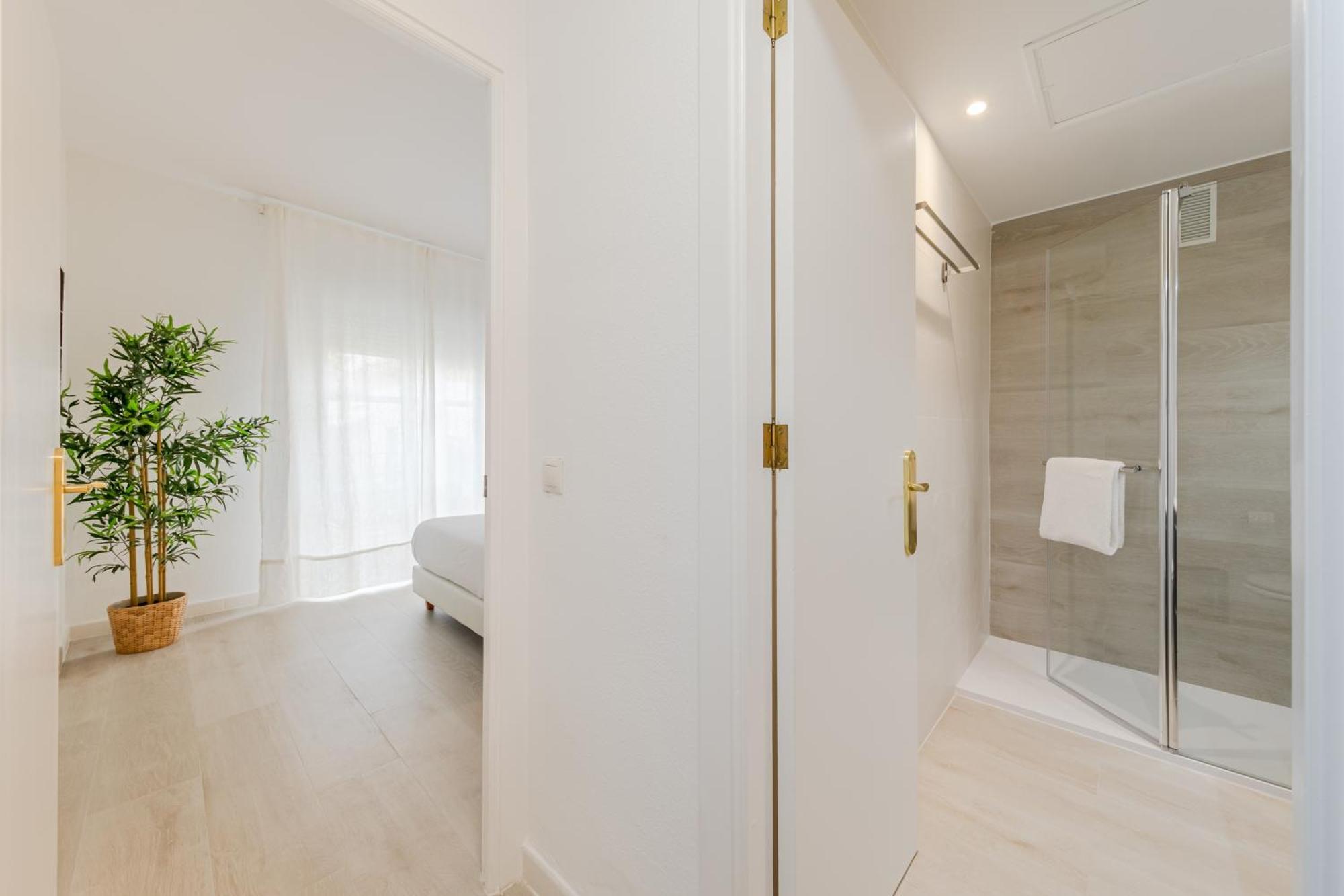 Isg Apartments Becquer Free Parking Inside The Building Seville Ngoại thất bức ảnh
