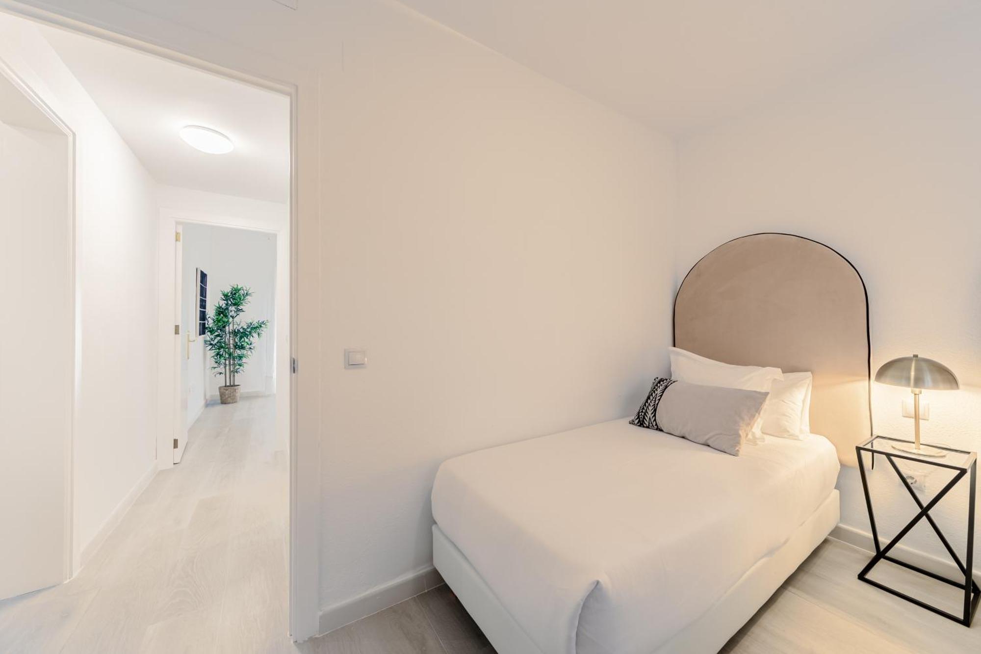 Isg Apartments Becquer Free Parking Inside The Building Seville Ngoại thất bức ảnh