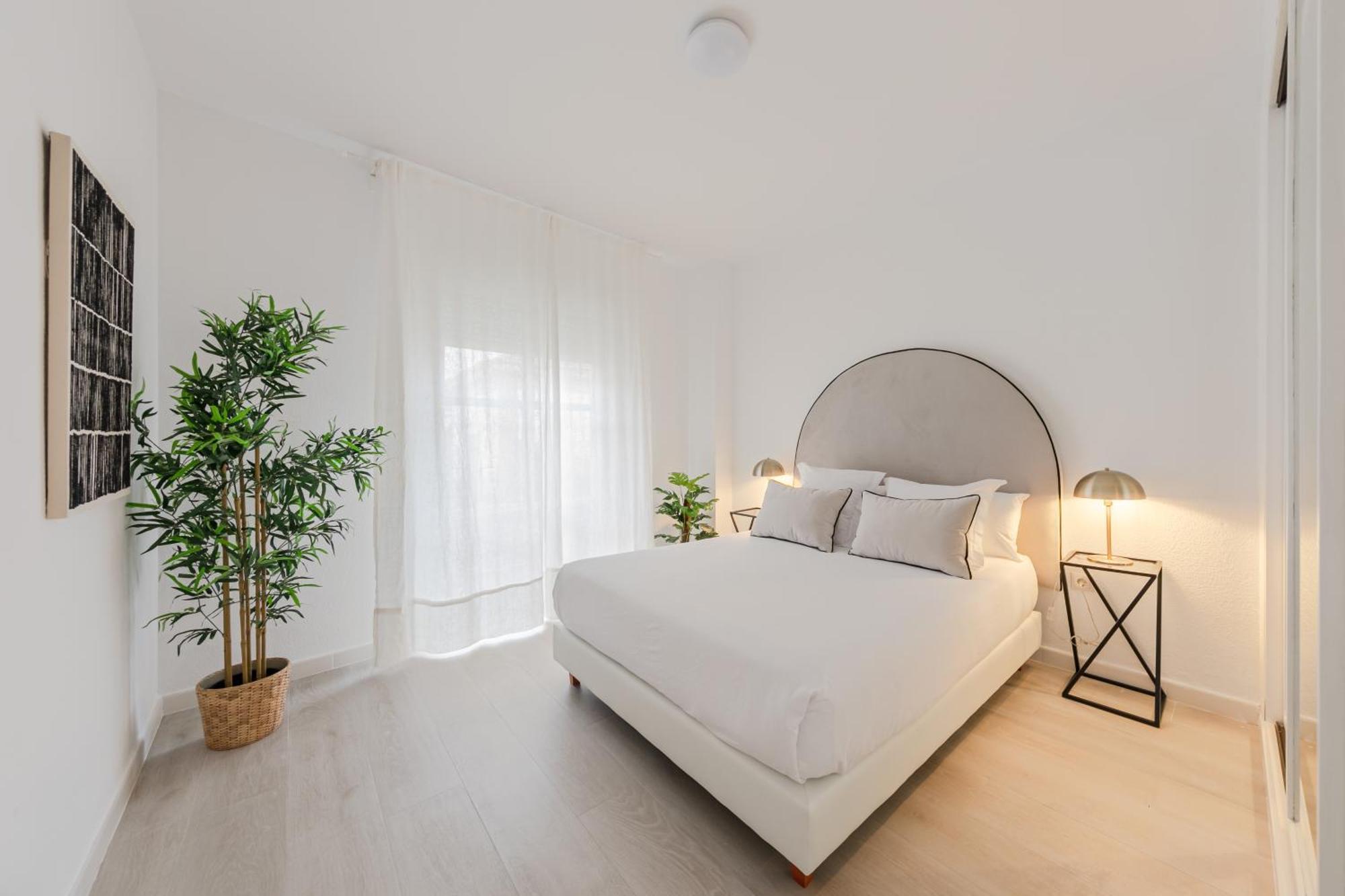 Isg Apartments Becquer Free Parking Inside The Building Seville Ngoại thất bức ảnh